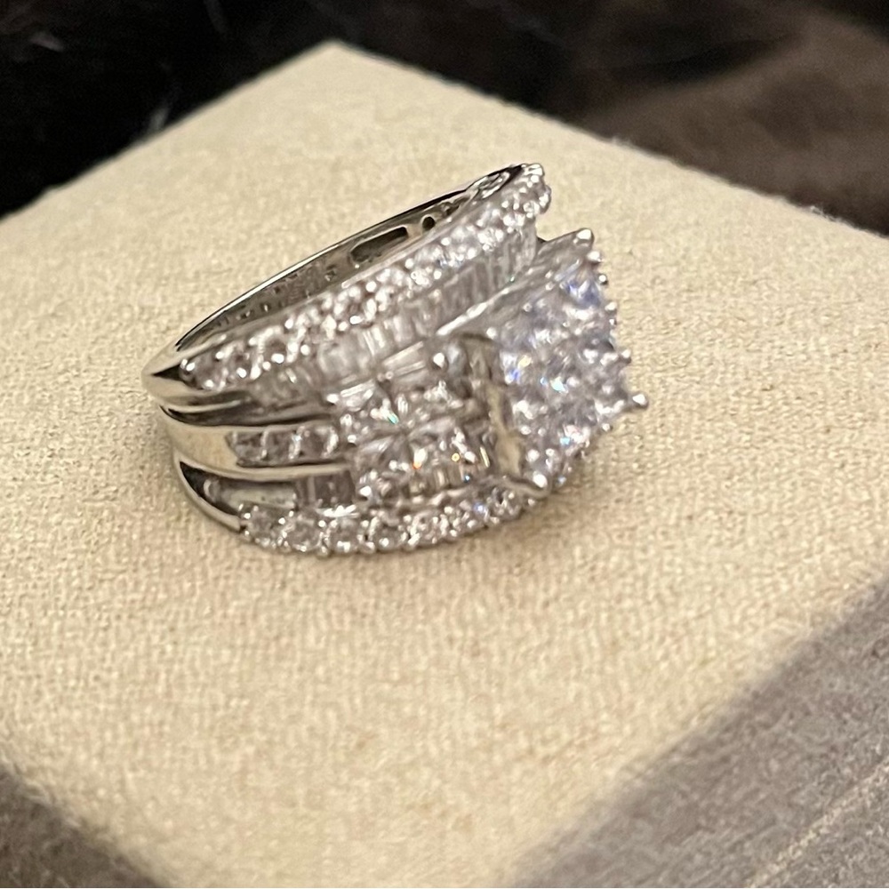 JTV Silver and White Sparkling Women's Ring